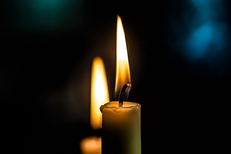 burning-candles-6768469_1280